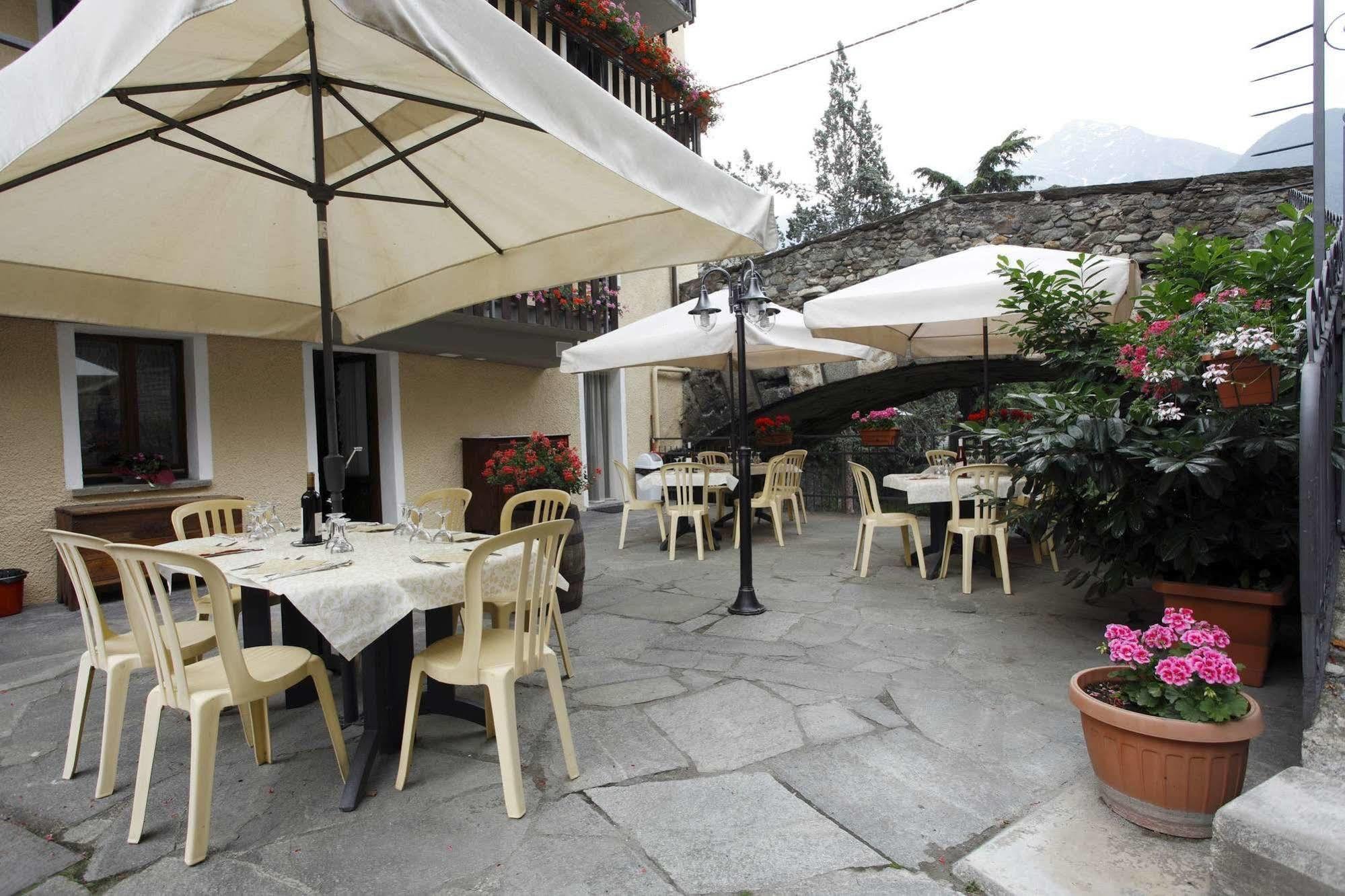 Hotel Cecchin Aosta Exterior photo